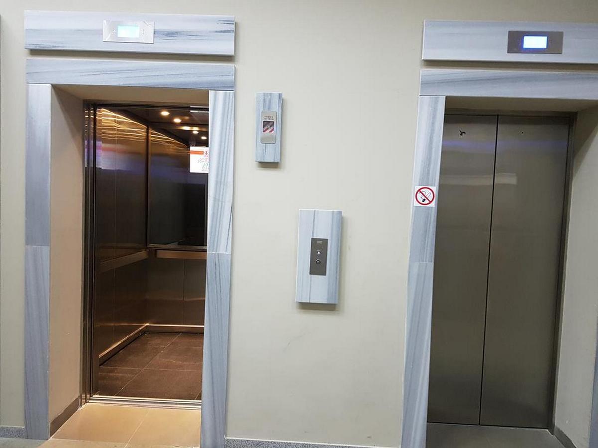 Aparthotel Selfie Batoemi Buitenkant foto