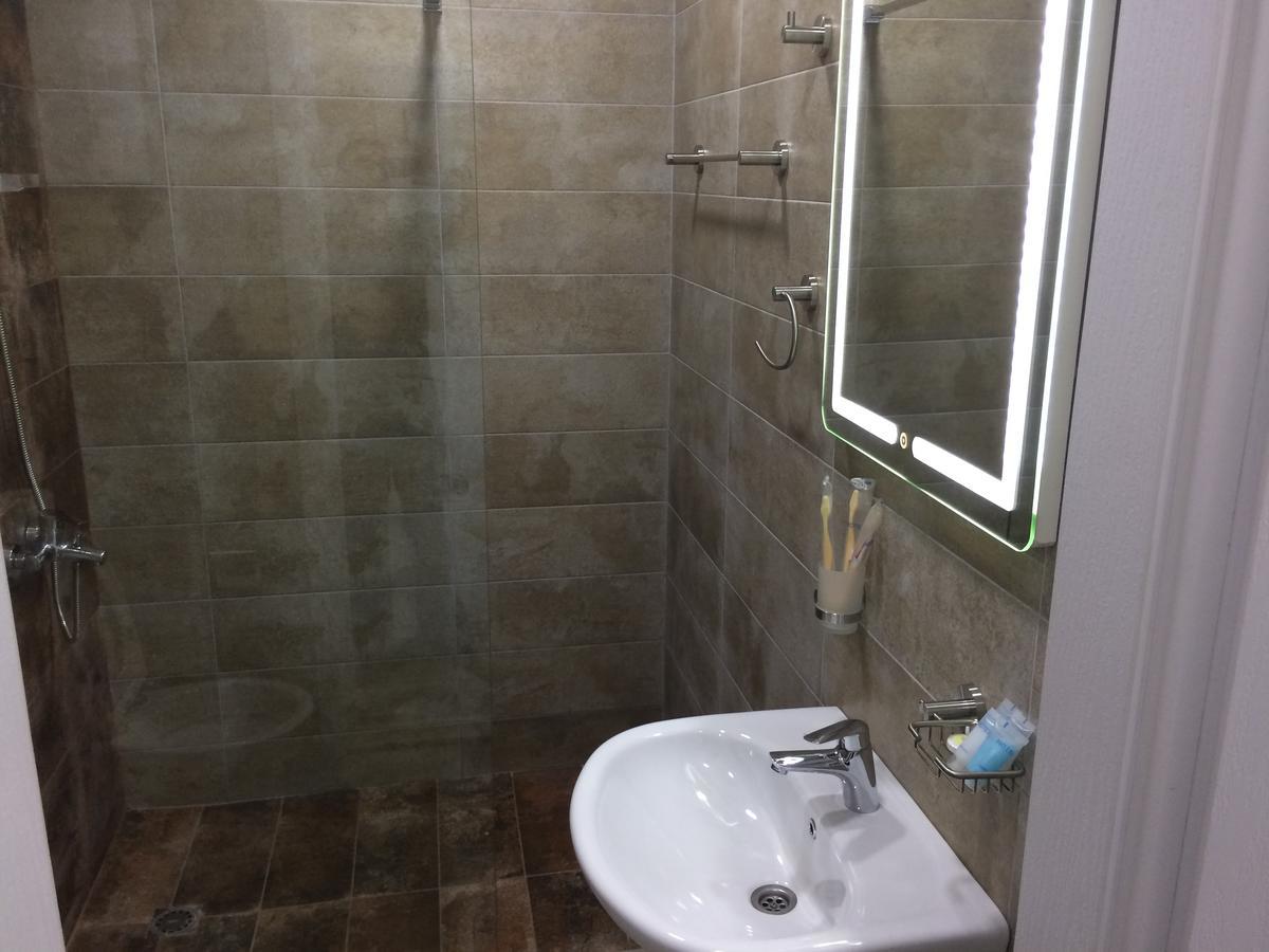 Aparthotel Selfie Batoemi Buitenkant foto